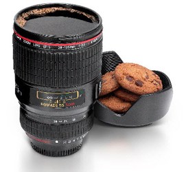 Die Kaffeetasse, die aussieht wie ein Kameraobjektiv