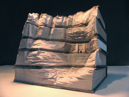 3D Landschaften geschnitzt aus Büchern