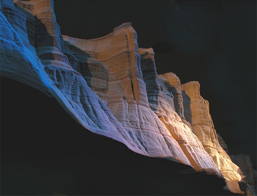 3D Landschaften geschnitzt aus Büchern