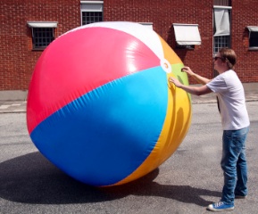 Sommer-Gadget: Gigantischer Spaß mit dem Riesenwasserball