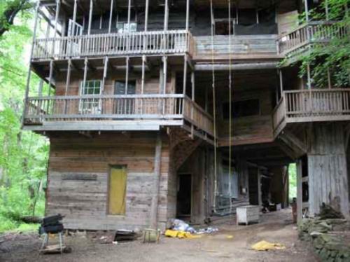 Ausgefallenes für jede Lebenslage: Das weltweit größte Baumhaus