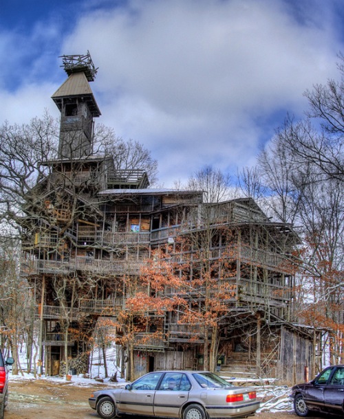 Ausgefallenes für jede Lebenslage: Das weltweit größte Baumhaus